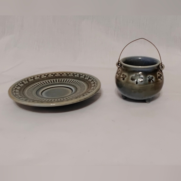 Vintage Irish Wade Porcelain Cauldron Pot and Plate - Picture 2 of 6